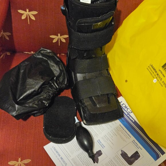 LDK2 Air Walker Short Boot Cast - Size Small - Picture 1 of 7